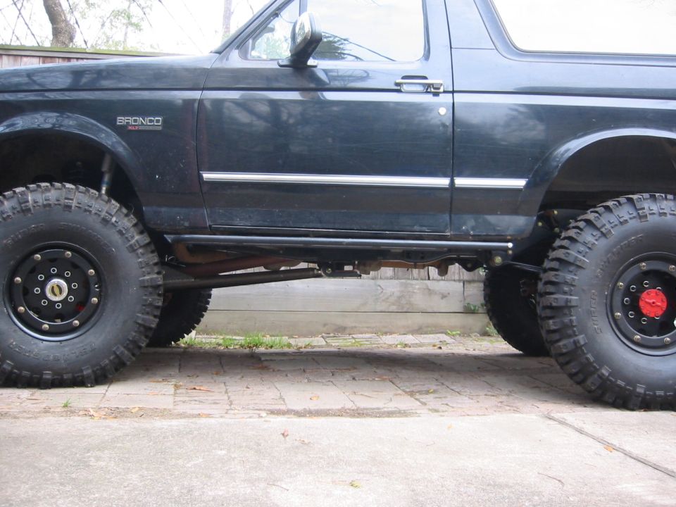 1995 Ford Bronco side view showing large off-road tires and running boards