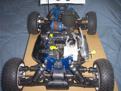 2006 Ford F-150 - Close-up view of a nitro RC car's internal components and suspension system.