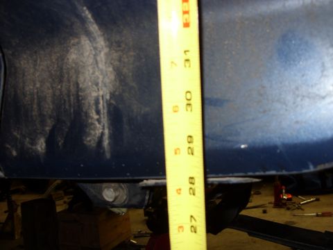 1988 Ford Bronco - Measuring the body height of a vehicle with a tape measure.