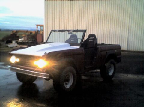 1968 Ford Bronco - This 1968 Ford Bronco features a white aftermarket hood and racing seats.