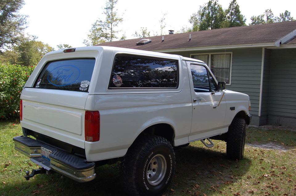 1993 Ford Bronco, rear 3/4 view, white paint, aftermarket wheels and tires