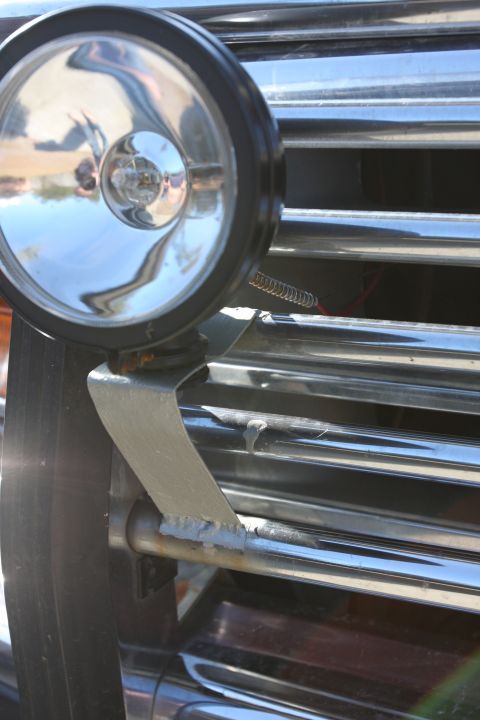 1996 Ford Bronco - Painted the brackets that hold my extra lights on