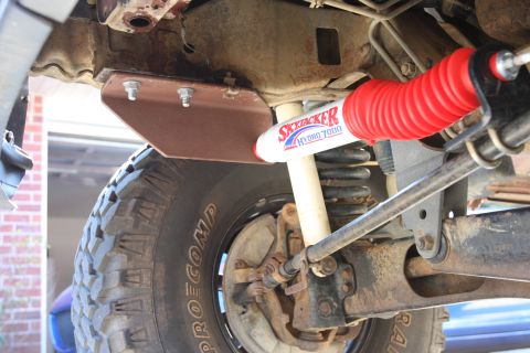 1996 Ford Bronco - I custom fabricated a bracket to relocate the steering stabilizer