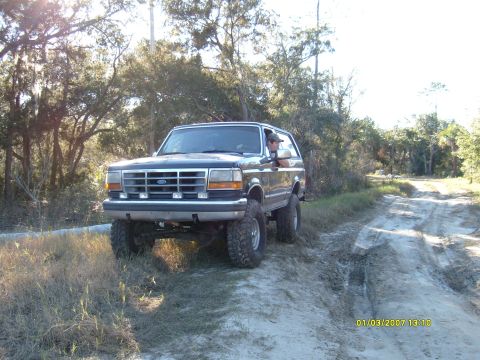 1992 Ford Bronco - Look at that sexy man! Hahaha