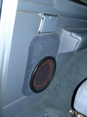 1991 Ford Bronco - Custom plate speaker. G & S Redline tweeter behind carpet and the woofer behind the grill is a 6 1/2" G & S Redline too. Behind the plate i…