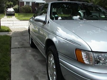 1995 Ford Taurus - side shot