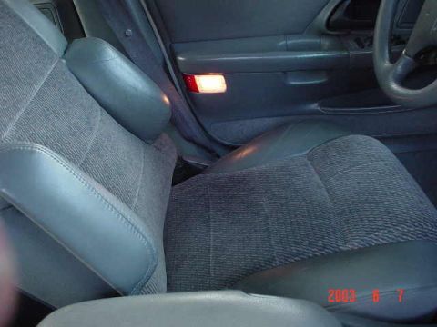 1995 Ford Taurus - 1/2 leather cloth interior with side bolsters, very comfy
