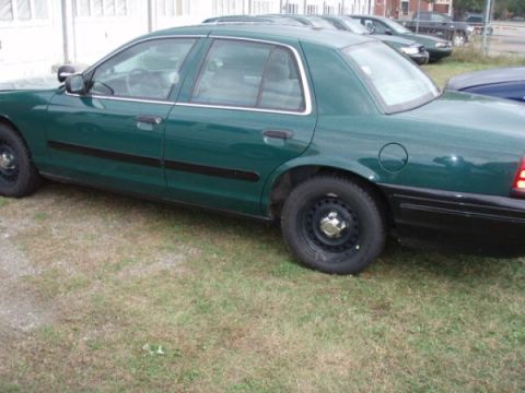 2000 Ford Crown Victoria photo