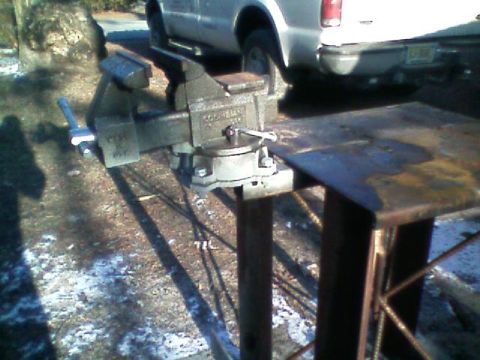 2006 Ford F1 - hitch mounted vice