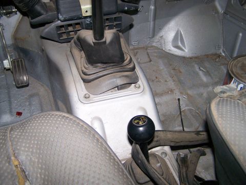 1988 Suzuki Samurai - Interior view of a vehicle's floor and gear shifters, with visible text from Supermotors.net.