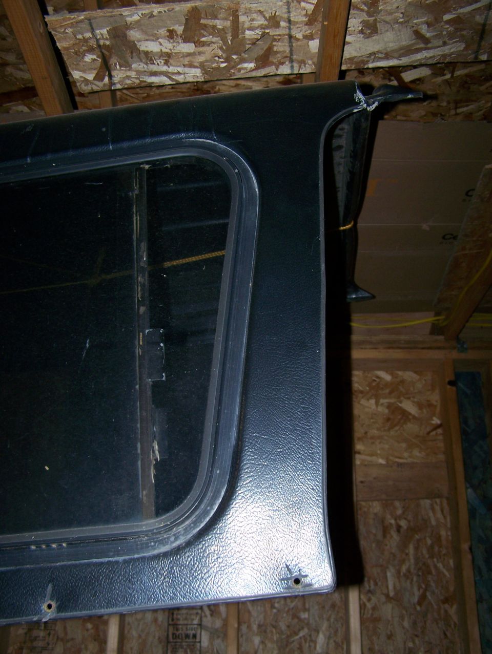 Suzuki Samurai hardtop rear corner with window frame