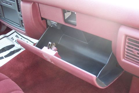 2001 Ford Crown Victoria - Interior view of an open glove compartment with keys visible.