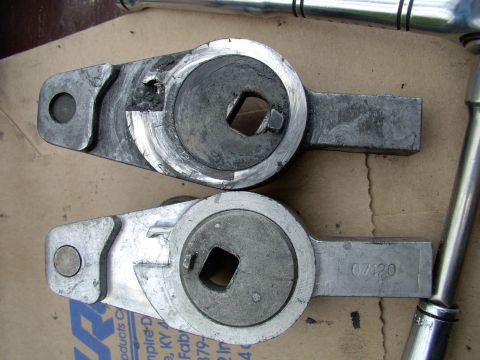 1990 Lincoln Town Car - This is the wiper motor transmission. Next to it is the old, baffed one.