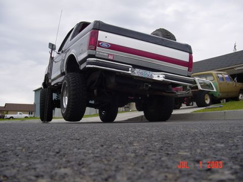 1989 Ford Bronco - Tires off the ground