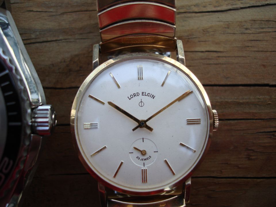 Gold Lord Elgin watch with white face and 23 jewels subdial