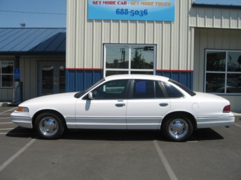 1997 Ford Crown Victoria photo