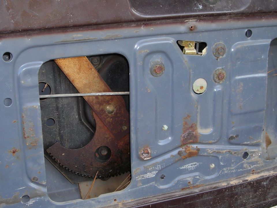 the tailgate is shot.  Internal parts are good including motor and exterior trim panel.