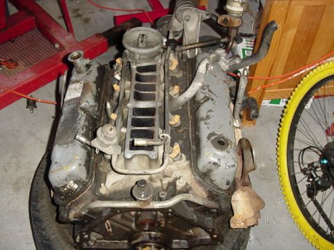 1987 Ford Bronco - another pic of the 5.0, has good fuel injection system (fuel rails, injectors, intake)
