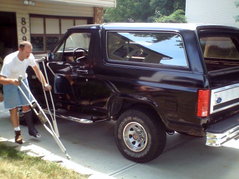 1986 Ford Bronco - Even with a broken leg and crushed ankle wrenchin doesnt stop