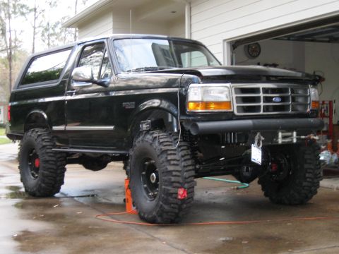 1995 Ford Bronco - 38's, tons, lockers, a/c, v8