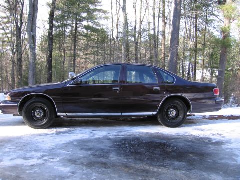 1991 Ford LTD Crown Victoria - This sedan's body style suggests a 1994 model year, not the claimed 1991 Ford Crown Victoria LTD.