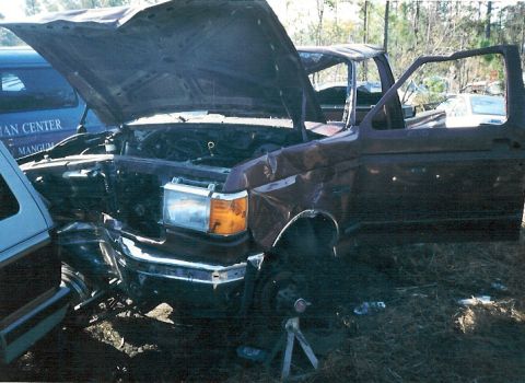1975 Ford Bronco - While waiting for the body to come back from the painter, we went shopping and found this JEWEL! An '88 F-150 XLT 5.0L longbed with dual ta…
