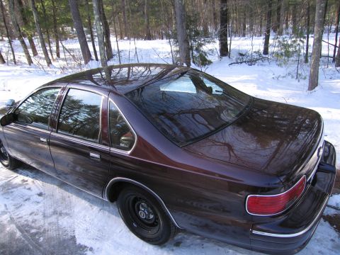 1991 Ford LTD Crown Victoria - This sedan's body style suggests a 1991 model year, not the claimed 1996.