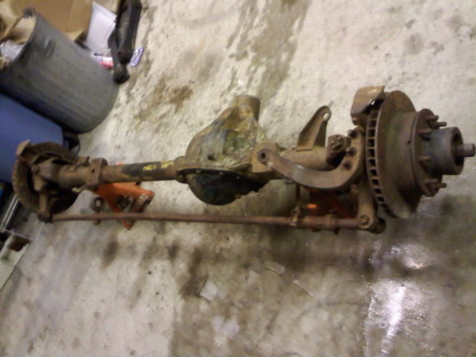 front axle assembly with disc brakes and differential housing