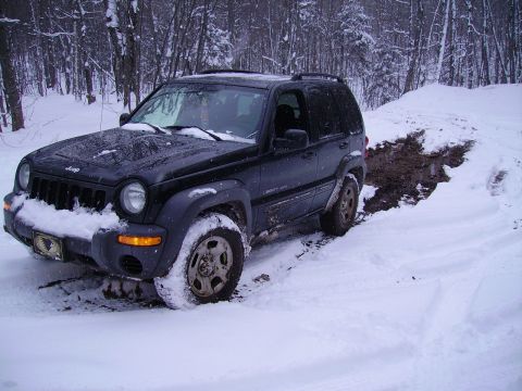 2000 Chevrolet Tahoe - Jeep Liberty stuck in snow and mud off-road.