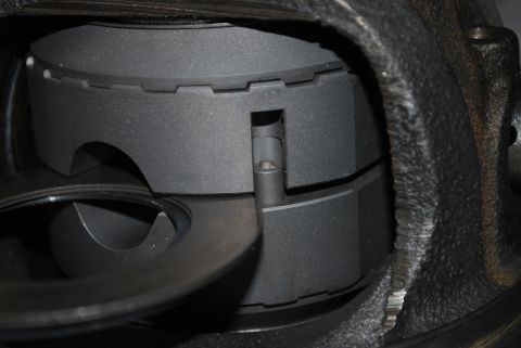 1996 Ford Bronco - Detail of a differential lock mechanism, with the Supermotors.net logo visible in the lower right corner.
