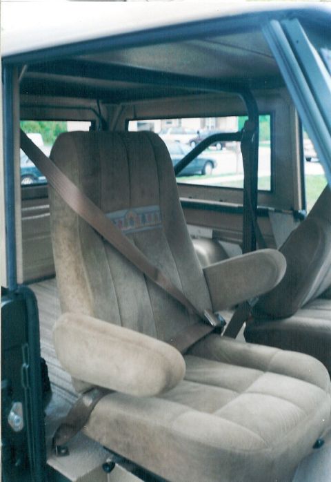 1975 Ford Bronco - The shoulder belts look & work great, and the EB captain's chairs with armrests add to the EB theme. [url=https://www.supermotors.net/regis…