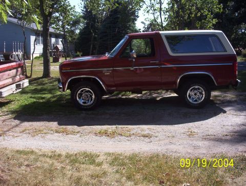 1985 Ford Bronco - Picked these up for CHEEP. 255-70-16 on 96 dodge ram wheels. I modified the center hole to fit over my front hubs. Rears fit w/out modifica…