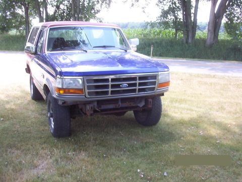 1985 Ford Bronco - This Ford Bronco features a grille and headlight design consistent with the 1992-1996 model years.