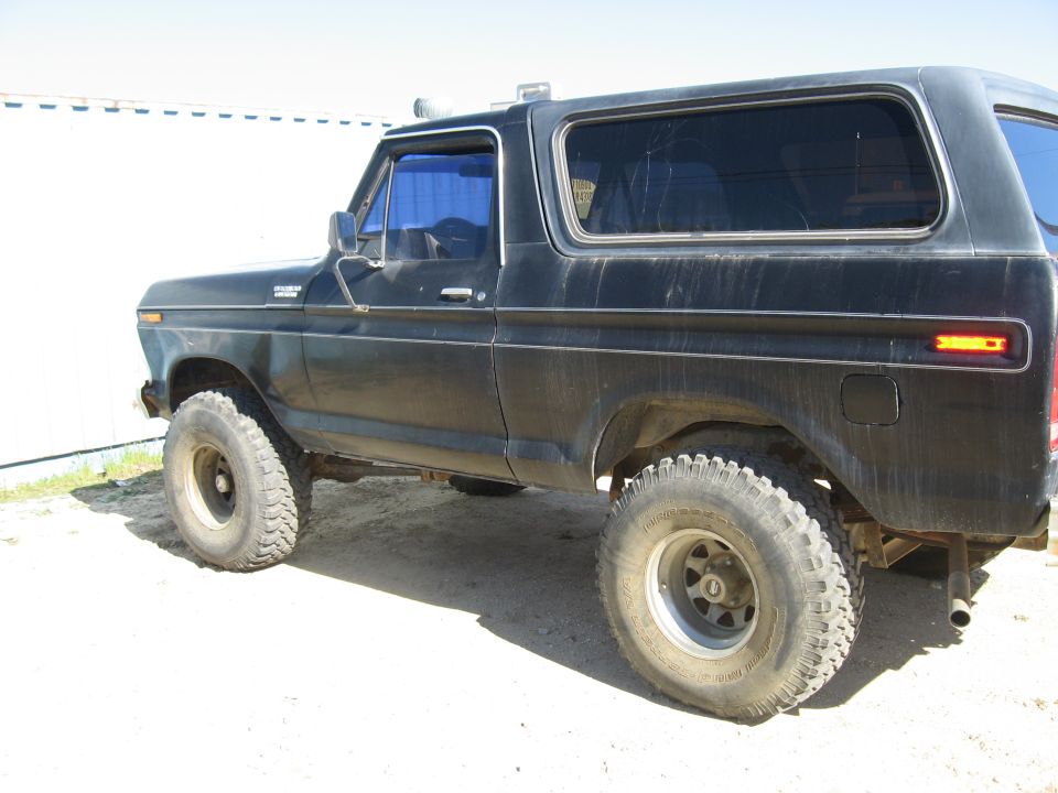 Black 1978 Ford Bronco, side view, lifted suspension, aftermarket wheels, dirty exterior