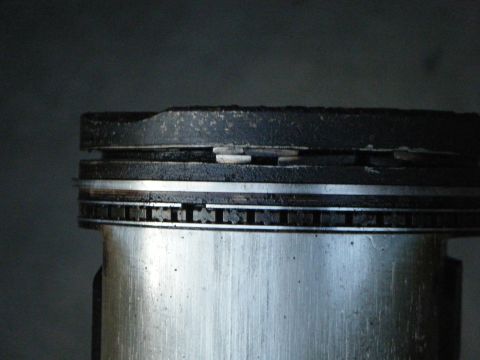 1979 Ford Bronco - Old Pistons............See anything wrong?