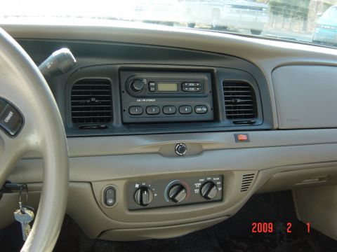2002 Ford Crown Victoria photo