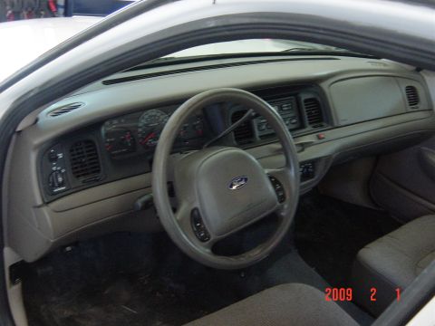 2002 Ford Crown Victoria photo