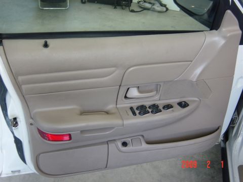 2002 Ford Crown Victoria photo