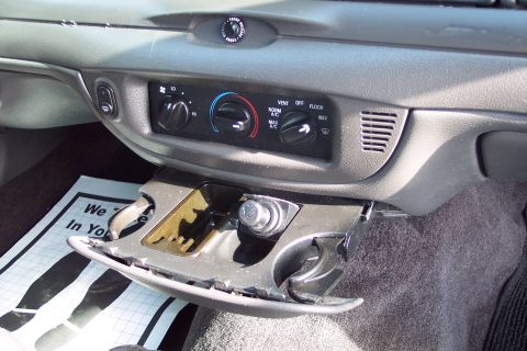 2001 Ford Crown Victoria - Interior view of a 2001 Ford Crown Victoria, focusing on the center console climate controls.