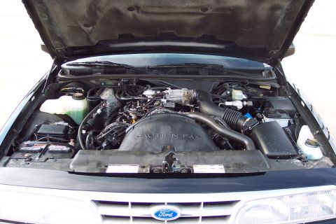 2001 Ford Crown Victoria - The engine bay of a Ford Crown Victoria, showing the V8 engine and "CAUTION FAN" shroud.