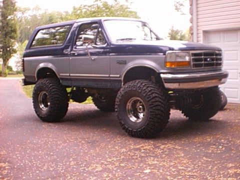 1995 Ford Bronco - This lifted 1995 Ford Bronco has large off-road tires and a two-tone paint scheme.