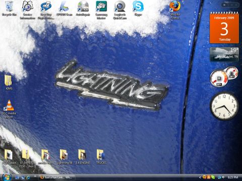2007 Ford Mustang - Desktop wallpaper features a 'LIGHTNING' badge on a blue, snow-covered surface.