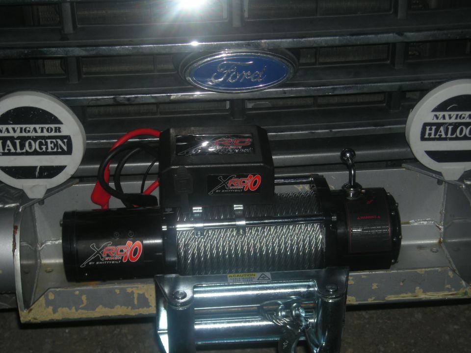1991 Ford Bronco front grille with a Ford emblem, Navigator Halogen lights, and a Smittybilt XRC10 winch