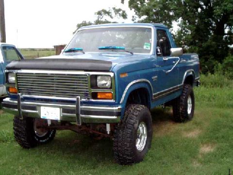 1984 Ford Bronco - Sky-J 6" lift, 35" MT tires