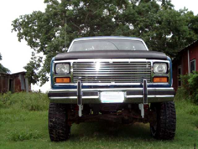Sky-J 6" lift, 35" MT tires, Stull chrome grille