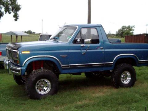 1984 Ford Bronco - Sky-J 6" lift, 35" MT tires