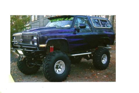 1987 Suzuki Samurai - This modified 1987 K5 Blazer features a significant lift kit and custom paintwork.
