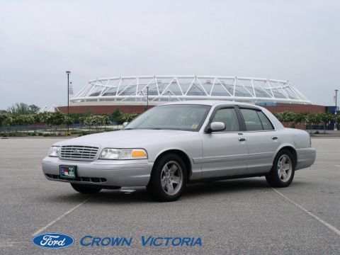 2001 Ford Crown Victoria photo