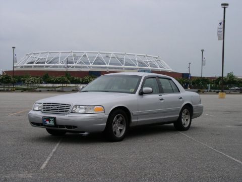 2001 Ford Crown Victoria photo