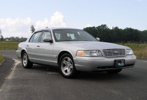 2001 Ford Crown Victoria photo